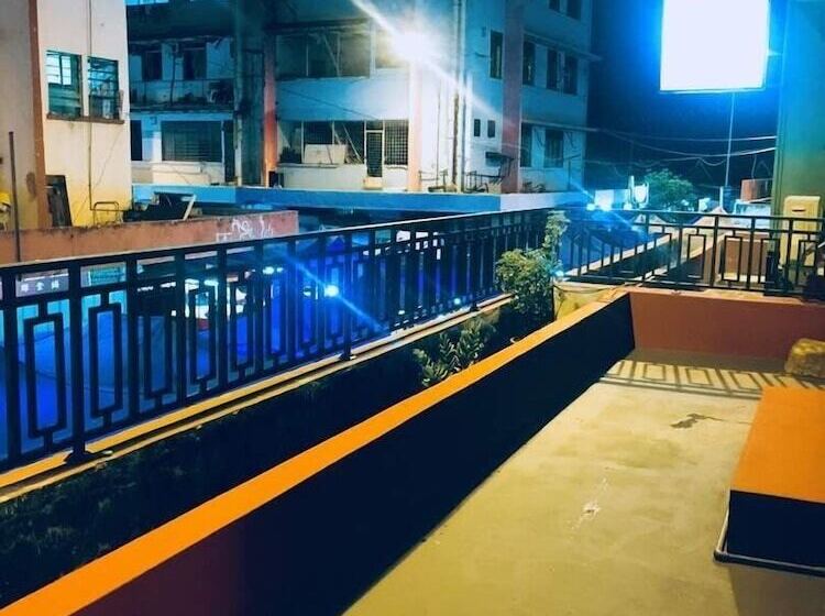 호텔 Step In Lodge   Hostel