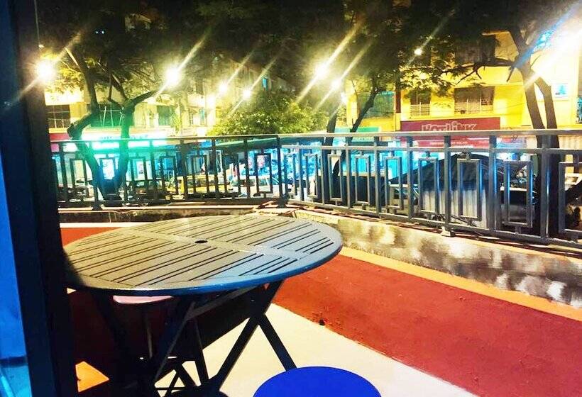 호텔 Step In Lodge   Hostel