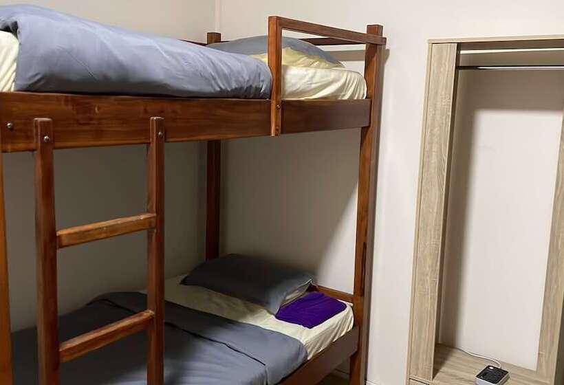 호텔 Step In Lodge   Hostel