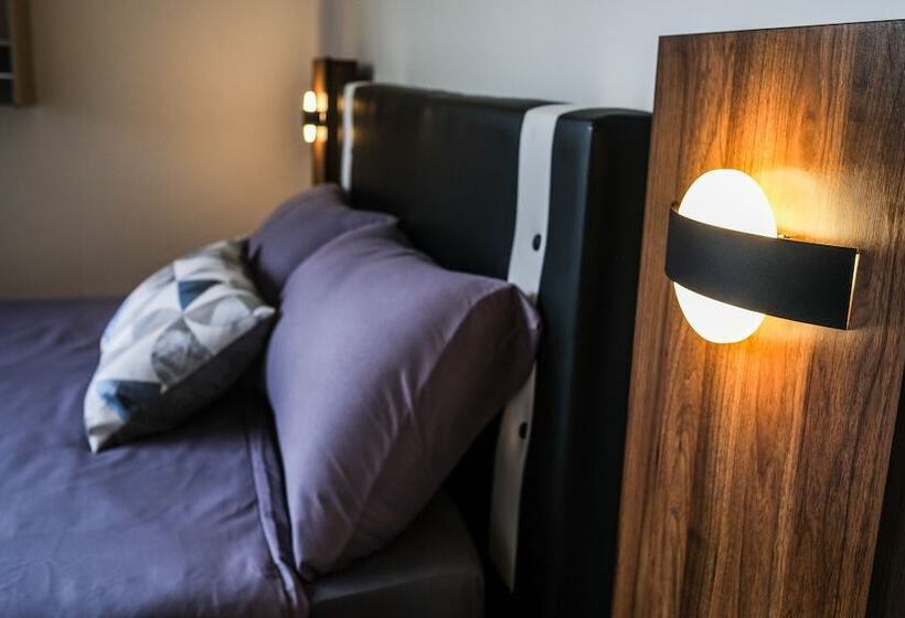 호텔 Step In Lodge   Hostel