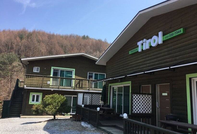 Hotelli Tirol Pension