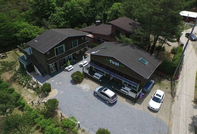 Hotelli Tirol Pension