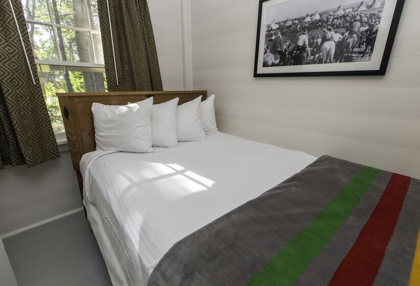 モーテル Swiftcurrent Motor Inn And Cabins   Inside The Park