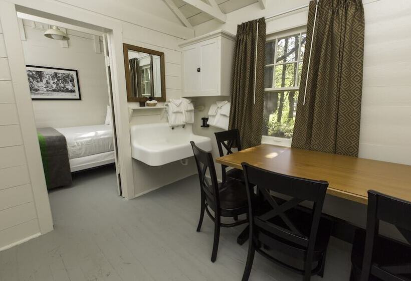 モーテル Swiftcurrent Motor Inn And Cabins   Inside The Park