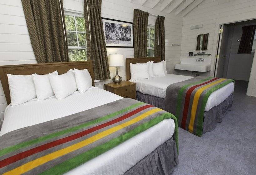 モーテル Swiftcurrent Motor Inn And Cabins   Inside The Park