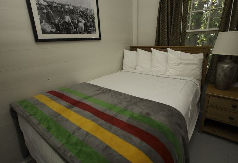 モーテル Swiftcurrent Motor Inn And Cabins   Inside The Park