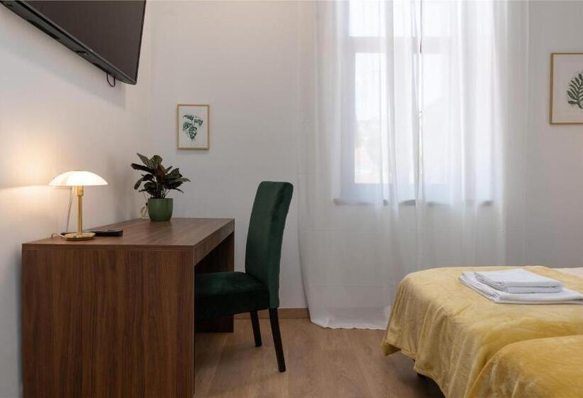 Пансион Aurora Rooms B&b Pula