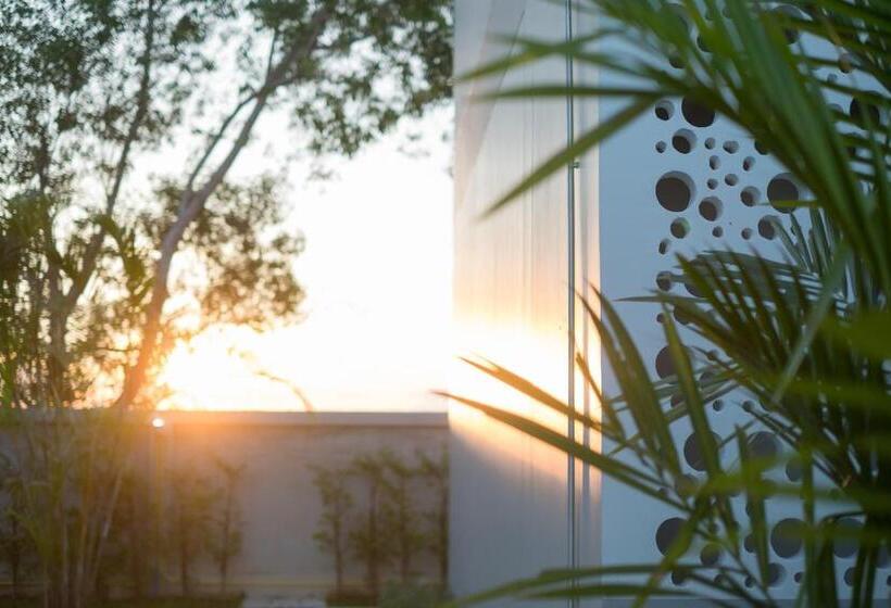 Phant At Thalang Service Apartment