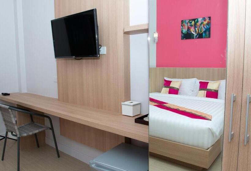 Phant At Thalang Service Apartment