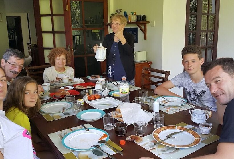 Riverside Homestay Apartments