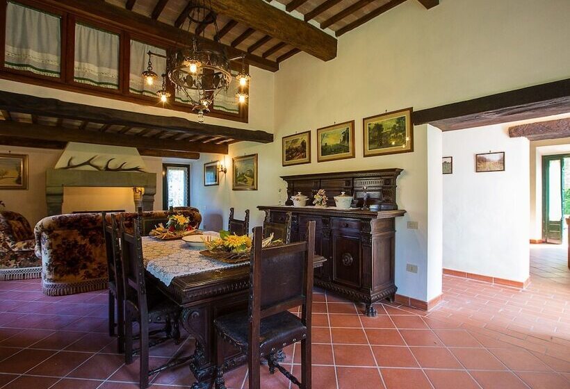 A Rustic House Set In The Tuscan Landscape