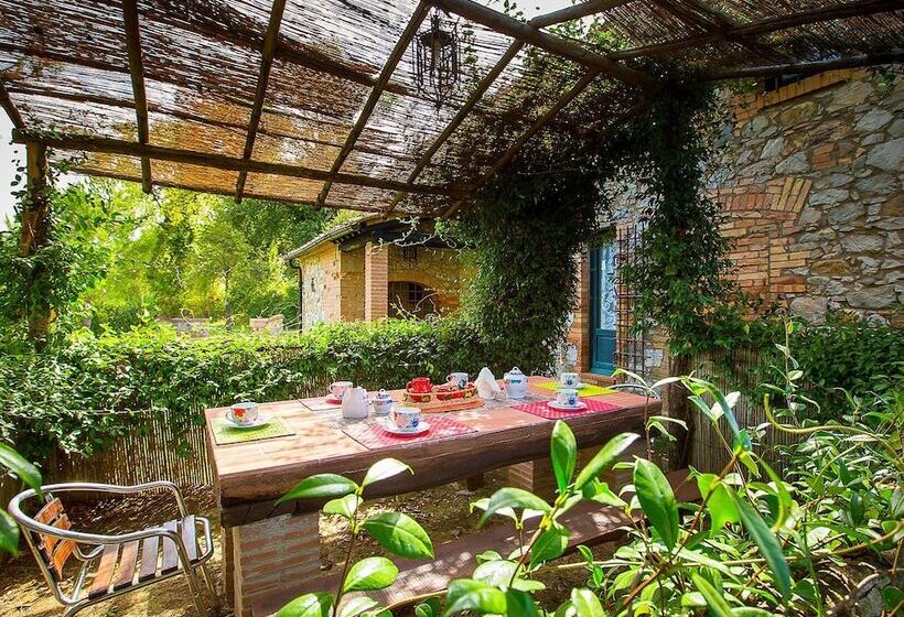 A Rustic House Set In The Tuscan Landscape