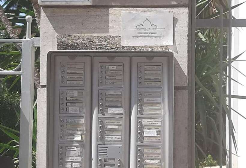 تختخواب و صبحانه Beb Domus Ubaldi