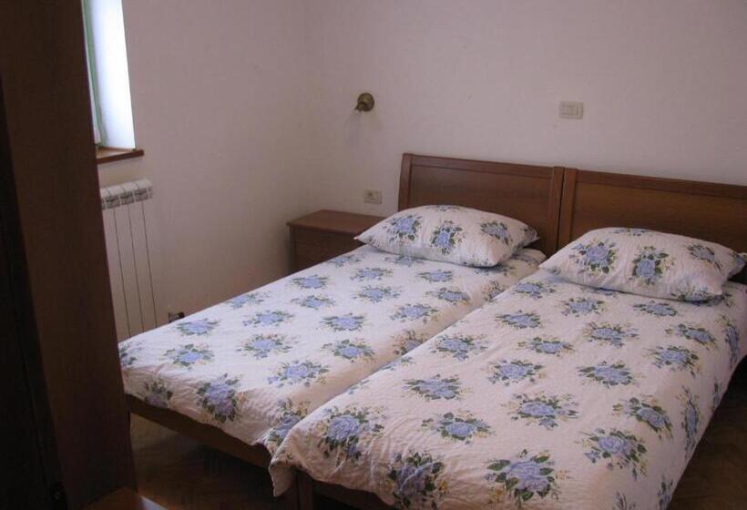 تختخواب و صبحانه Tourist Farm Petelin Durcik