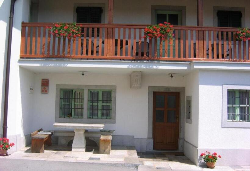 تختخواب و صبحانه Tourist Farm Petelin Durcik