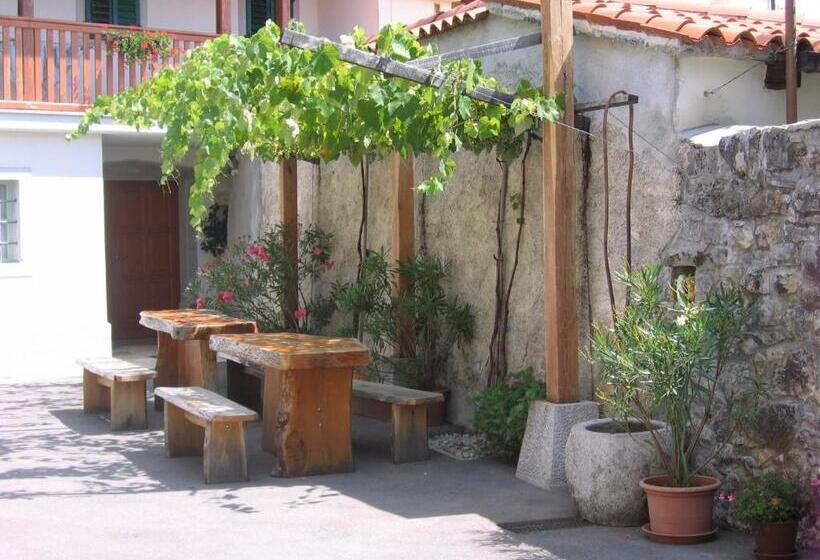 تختخواب و صبحانه Tourist Farm Petelin Durcik