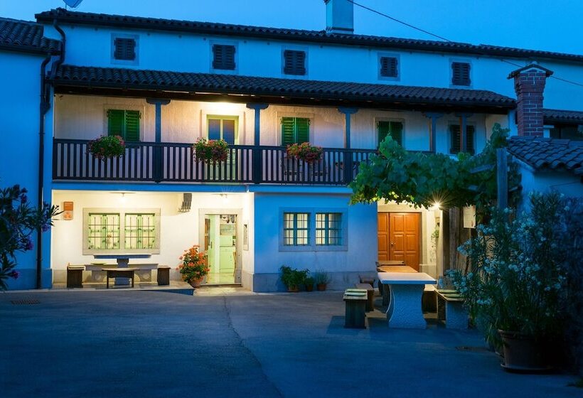 تختخواب و صبحانه Tourist Farm Petelin Durcik