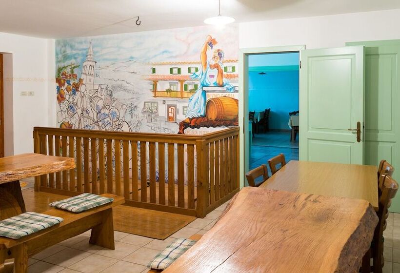 تختخواب و صبحانه Tourist Farm Petelin Durcik