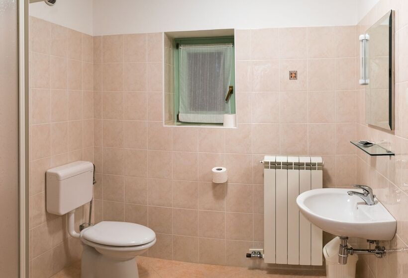 تختخواب و صبحانه Tourist Farm Petelin Durcik