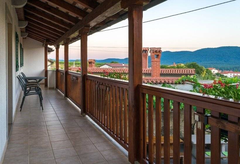 تختخواب و صبحانه Tourist Farm Petelin Durcik