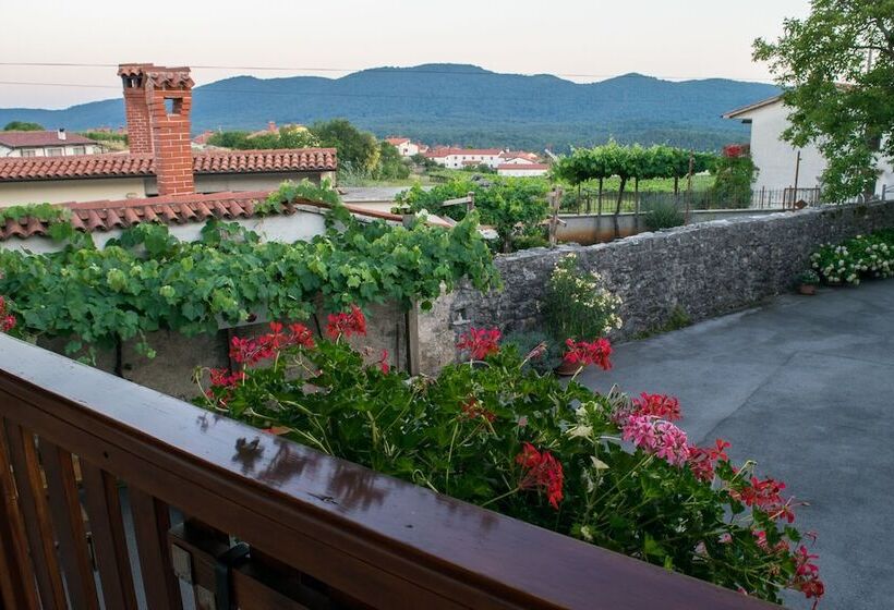 تختخواب و صبحانه Tourist Farm Petelin Durcik