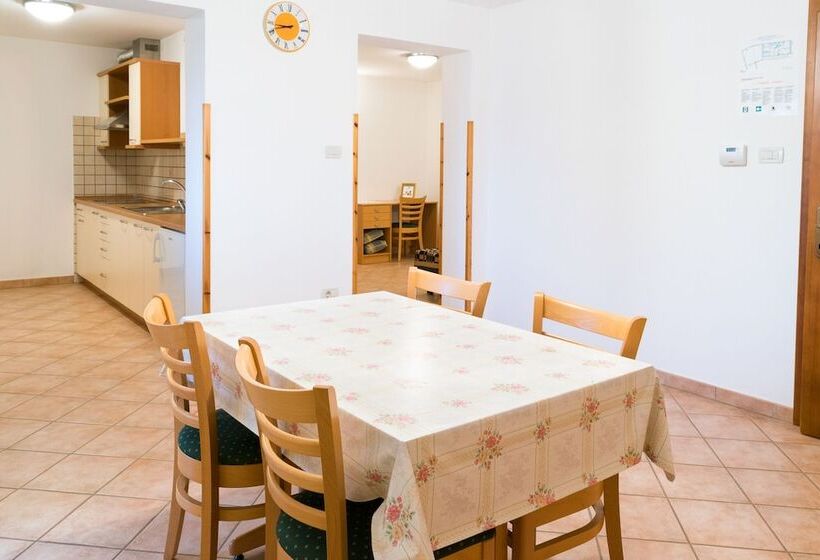 تختخواب و صبحانه Tourist Farm Petelin Durcik