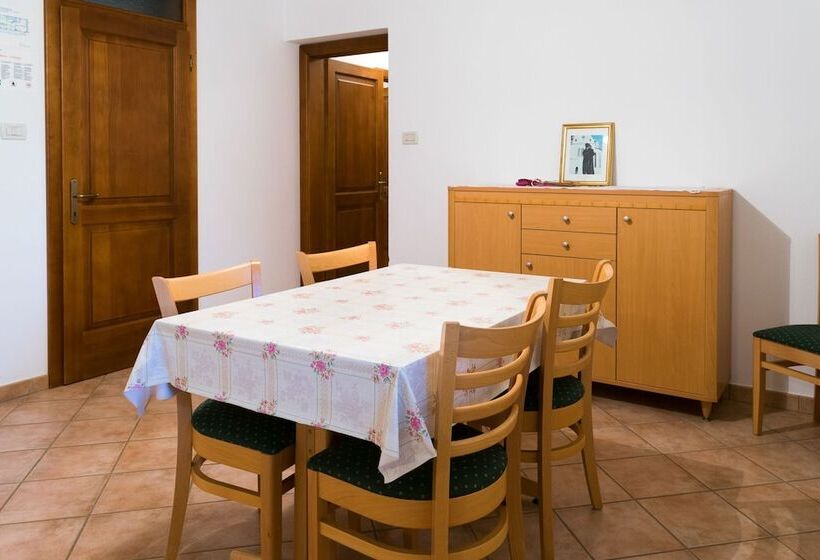 تختخواب و صبحانه Tourist Farm Petelin Durcik