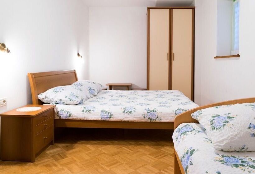 تختخواب و صبحانه Tourist Farm Petelin Durcik