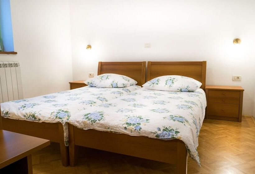 تختخواب و صبحانه Tourist Farm Petelin Durcik