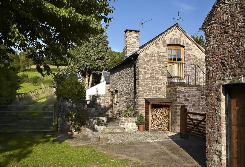Charming And Authentic Cottage With Beautiful Views In A Quiet Location