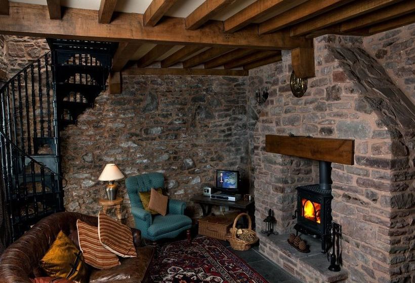 Charming And Authentic Cottage With Beautiful Views In A Quiet Location