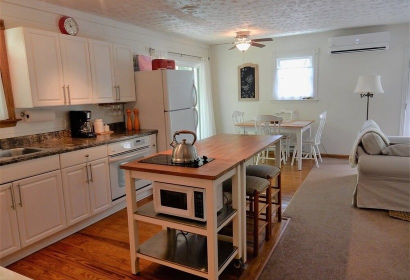 Chimney Bluff Cottage