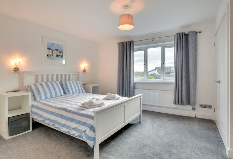 Cosy Cottage In Padstow With Gas Fireplace And A Nice Garden With Terrace