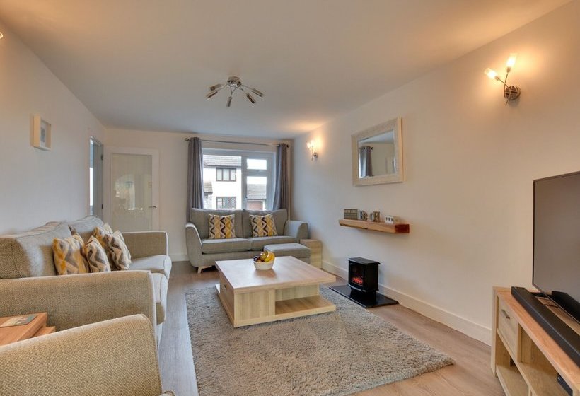 Cosy Cottage In Padstow With Gas Fireplace And A Nice Garden With Terrace