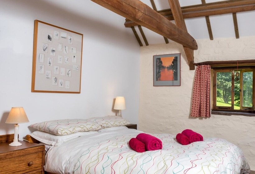 Cosy Cottage With Authentic Fireplace In The Breathtaking Duffryn Valley