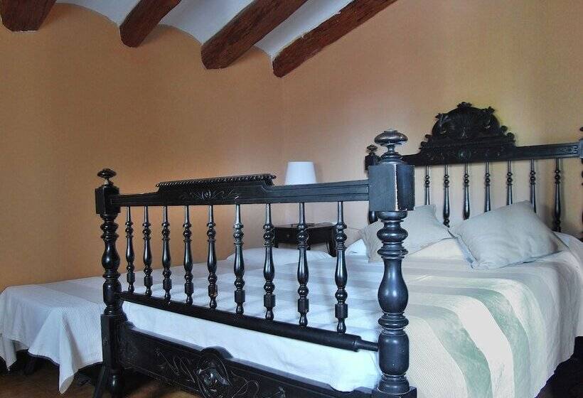 Cozy Cottage In Subirats With Swimming Pool