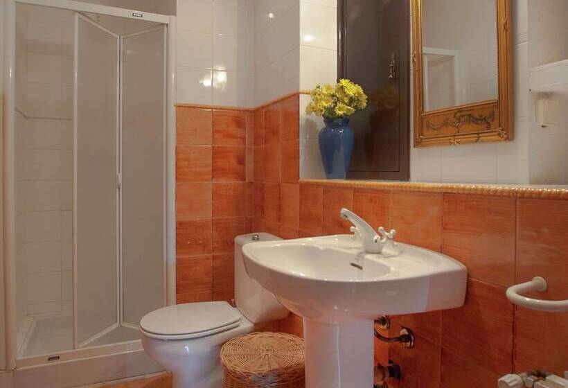 Cozy Cottage In Subirats With Swimming Pool