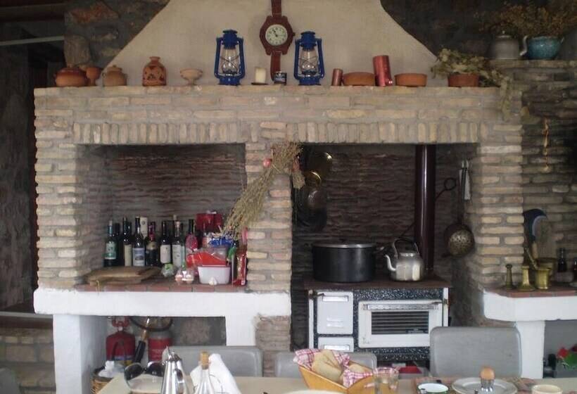 בית מלון כפרי Arachovitika Kalivia