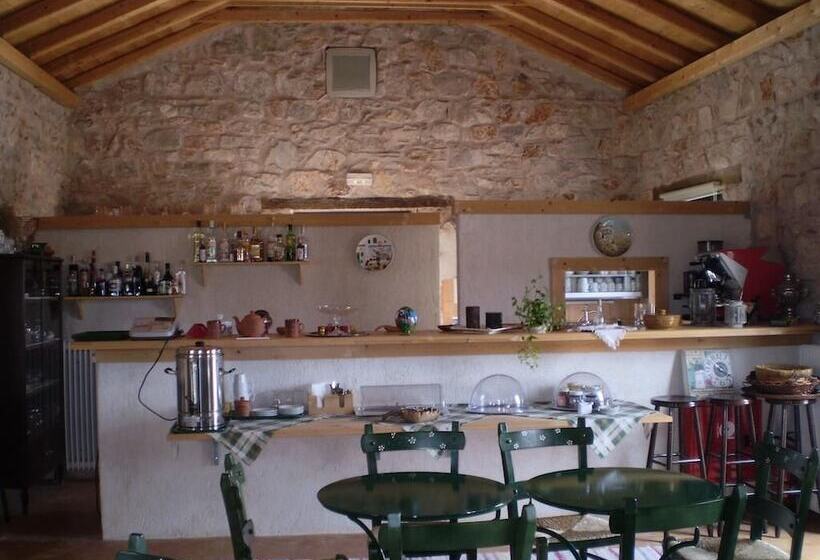 בית מלון כפרי Arachovitika Kalivia