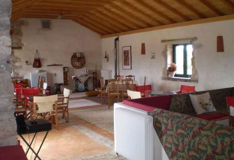 בית מלון כפרי Arachovitika Kalivia