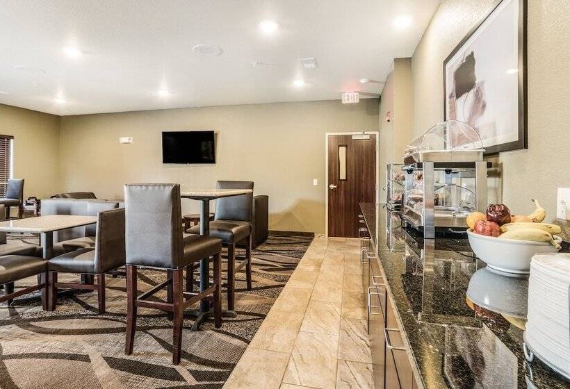 Cobblestone Hotel & Suites   Newport