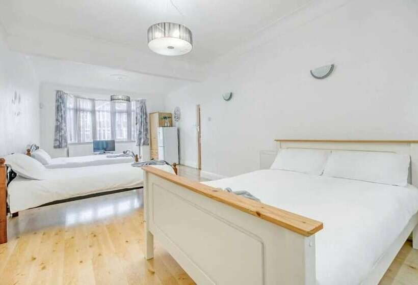 فندق East London House