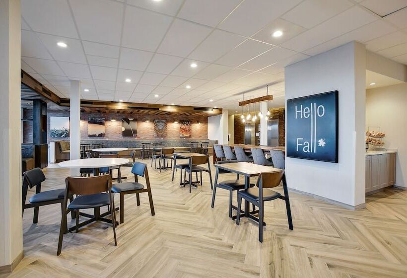 בית מלון כפרי Fairfield Inn & Suites Bardstown