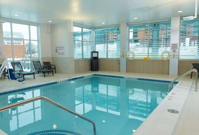 בית מלון כפרי Hampton Inn & Suites Erie Bayfront