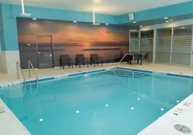 בית מלון כפרי Hampton Inn & Suites Erie Bayfront