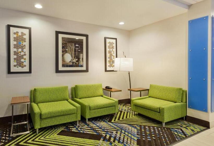 فندق Holiday Inn Express & Suites   Fayetteville, An Ihg