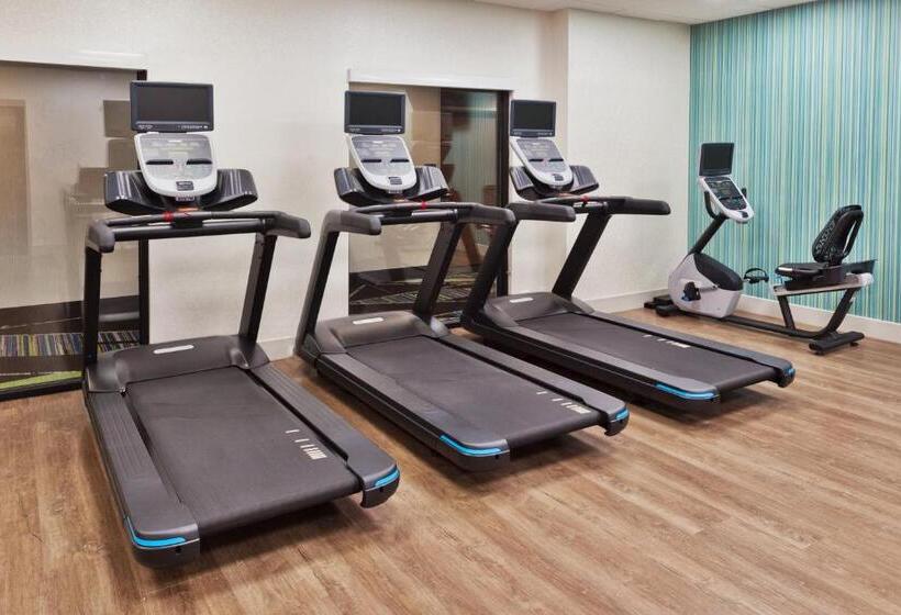 فندق Holiday Inn Express & Suites   Fayetteville, An Ihg