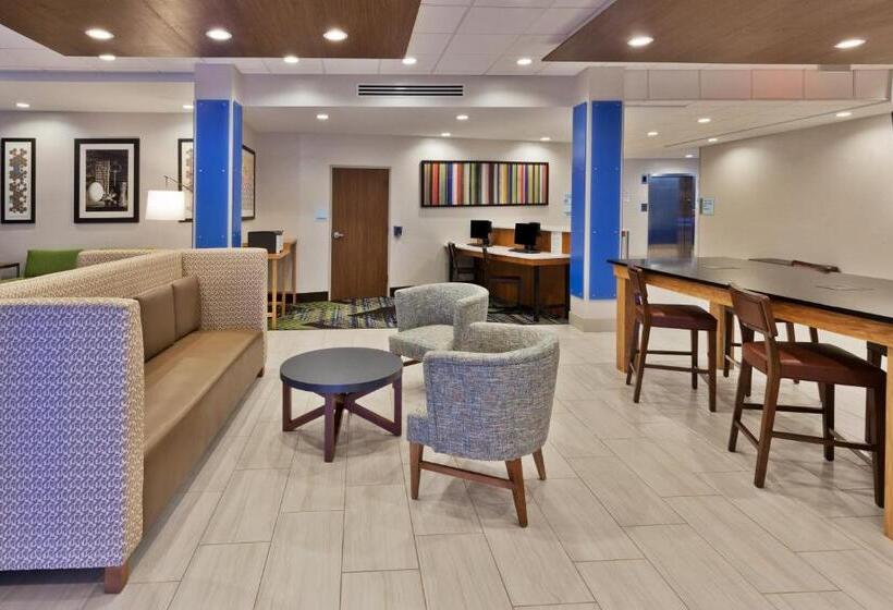 فندق Holiday Inn Express & Suites   Fayetteville, An Ihg