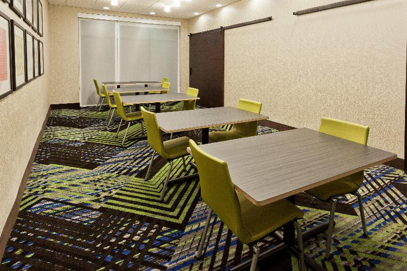 فندق Holiday Inn Express & Suites   Fayetteville, An Ihg