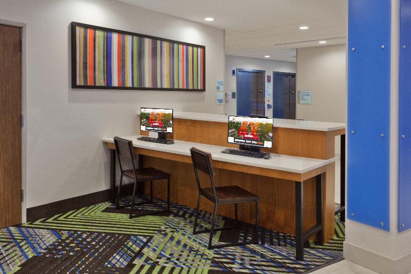 فندق Holiday Inn Express & Suites   Fayetteville, An Ihg